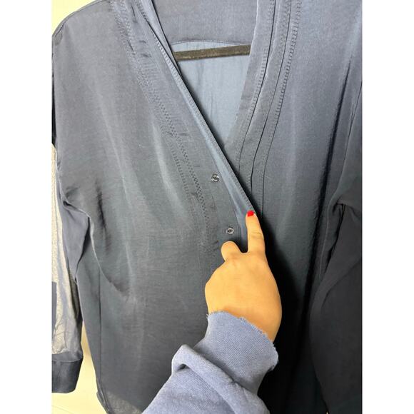 Vince Silk Blend Navy Blue Sheer Flowy Relaxed V-neck Blouse Top Women's 2 - Picture 5 of 8